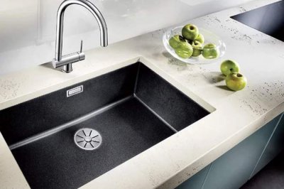 How to clean up granite facing common pollution?