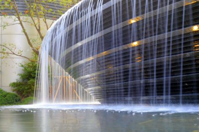How does the water feature stone prevent alkali reverse?