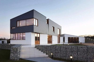 What are the uses and advantages of slate?