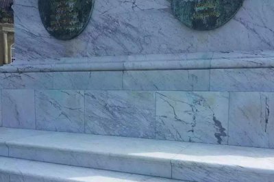 What are the external reasons for the yellowing of white marble?