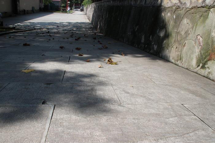 1-2101220Z522K6 青石地板若何做好养护?