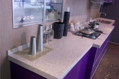 How much high temperature can the quartz stone plate withstand?