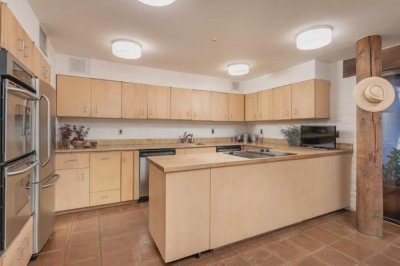 What is the general thickness of granite countertops?