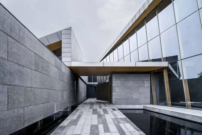 ʯ��Ļǽ���������μ�����?